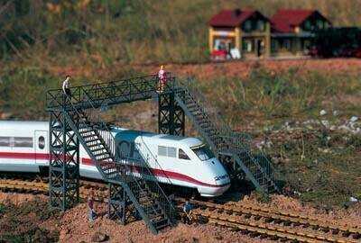 Modelleisenbahn-Zubehör Piko Bahnüberführung (62032)