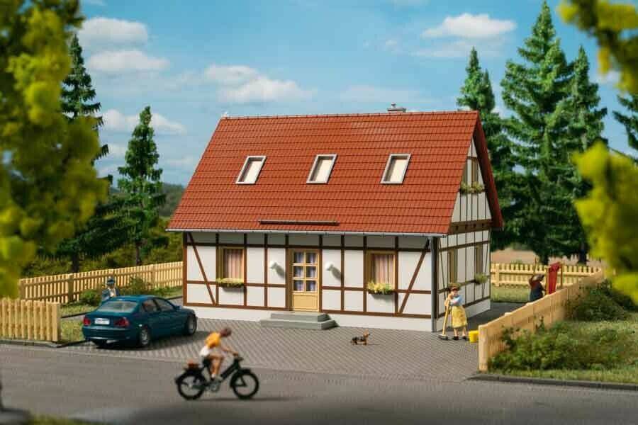 Auhagen Einfamilienhaus (11455) Modelleisenbahn-Zubehör